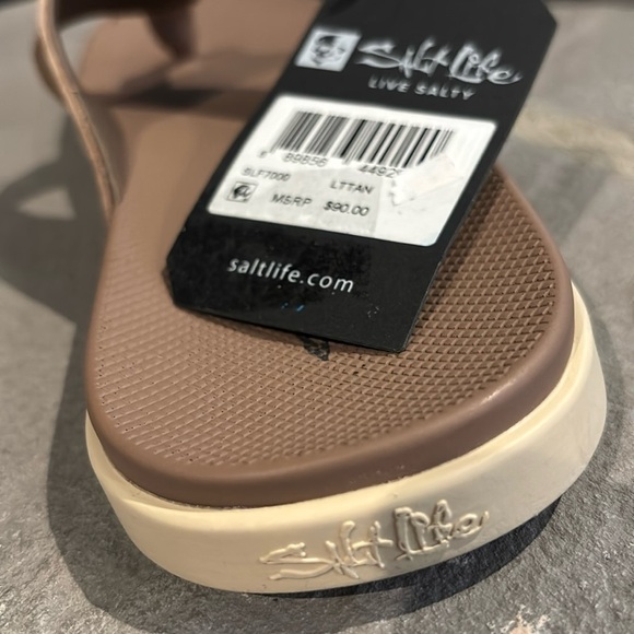 Salt Life Leather Upper,Rubber Outsole, textured insole,thong flip flops/sandals - Picture 9 of 11